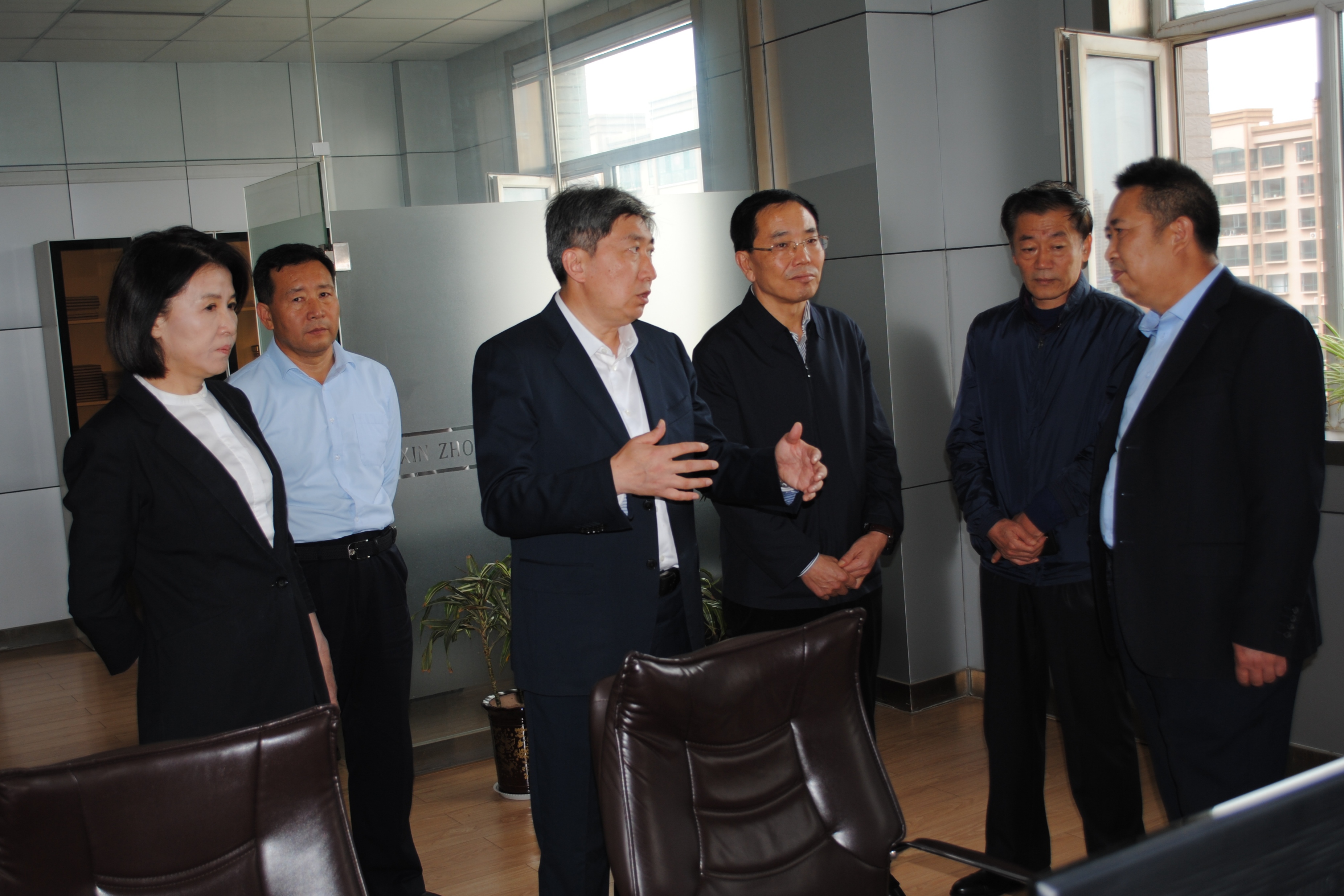 忻州市委副書記、市長朱曉東檢查國慶、中秋長假供水安全生產(chǎn)工作.jpg